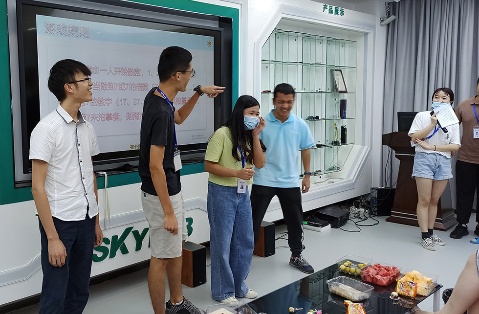 微能信息2020年第三季度生日会-努力奋斗的日子里，感恩有你 (6).jpg